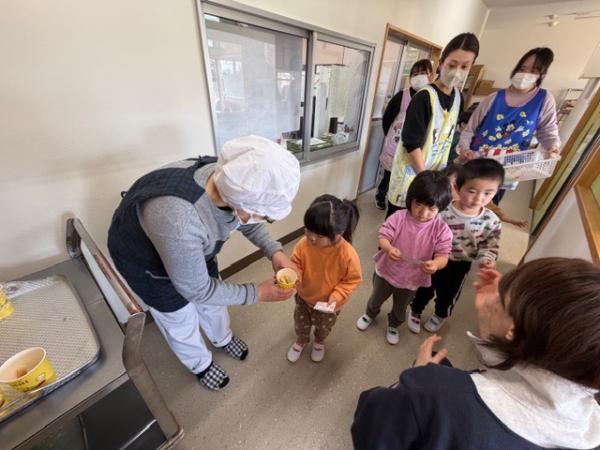 おやつは豆乳のホットケーキとりんごジュース🧃