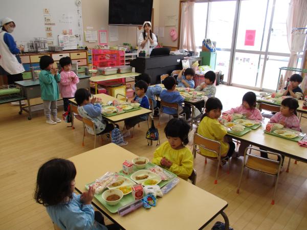 給食の様子