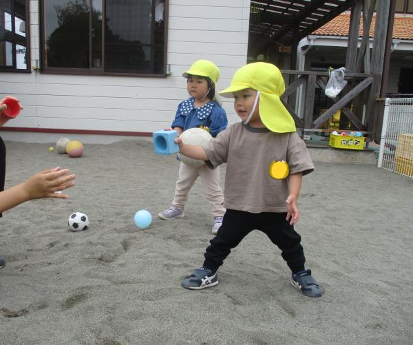 この中にボール投げて!! とっても難しかった💦