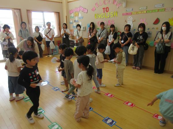 英語教室参観の様子(つき組)