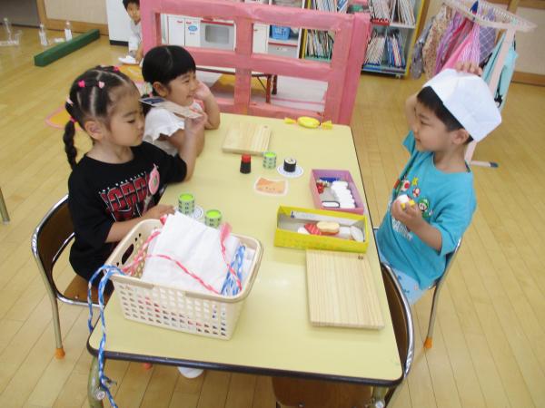 お寿司屋さんごっこ