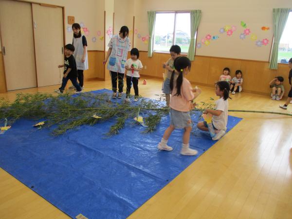 笹飾り付け