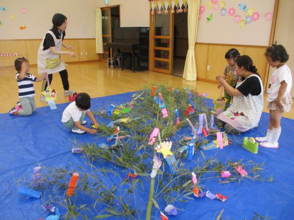 笹飾り付け