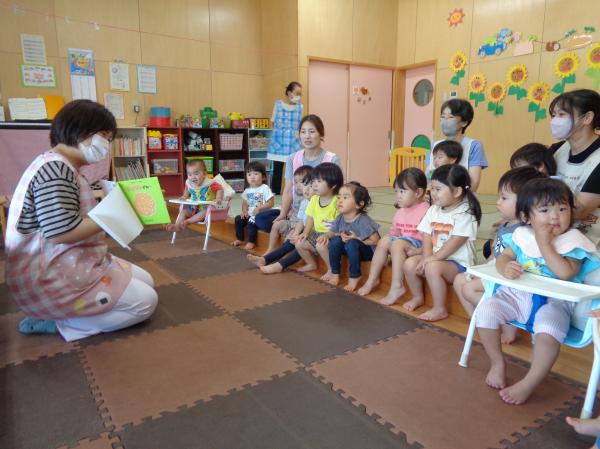 栄養士さんに絵本を読んでもらいました📕