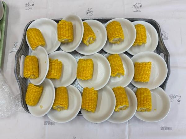 おやつの茹でとうもろこし🌽