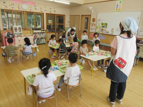 給食の様子(ほし)