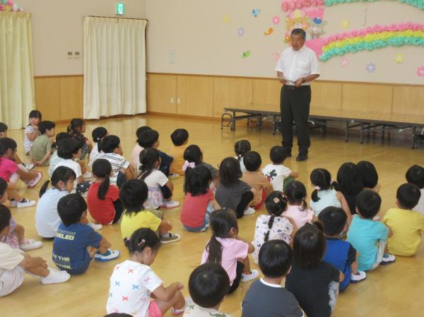 夏休み前集会(園長先生のお話)