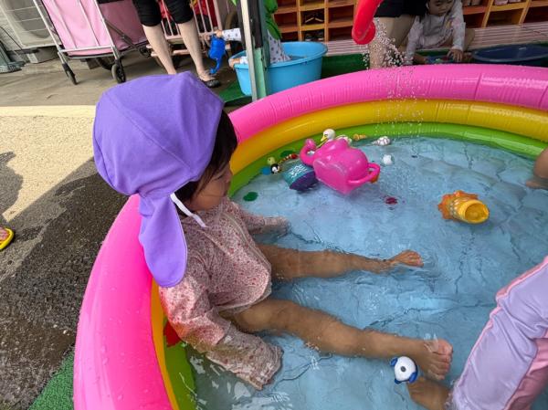 水が気持ちよくてリラックス😌