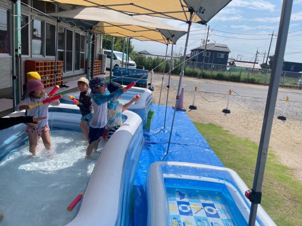 水鉄砲それー!!