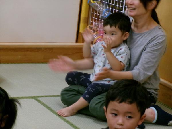 大好きな「アンパンなんのマーチ」に大喜び💓
