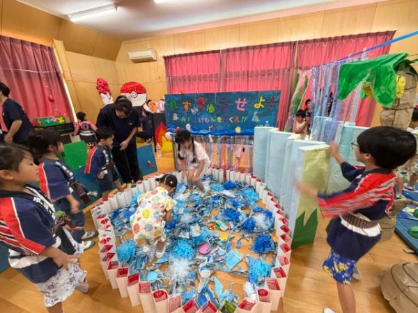 パークの真ん中にあるのは「れすきゅうせよ!」