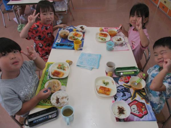 給食おいしいな💖