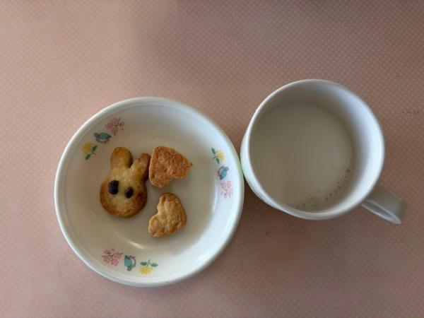 今日のおやつは🍪🥛