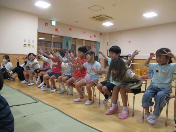 にんじんポーズをまねっこ🥕