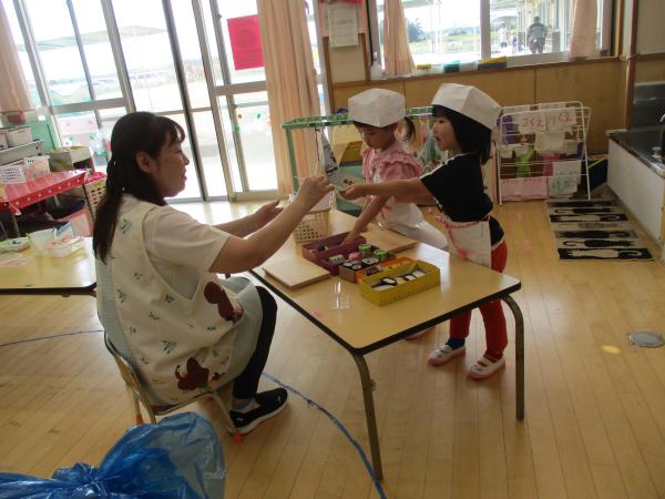 お寿司屋さんごっこ