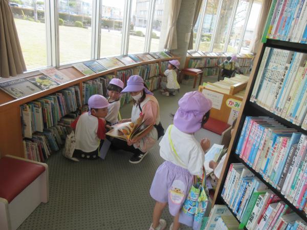 どの本にしようかな?
