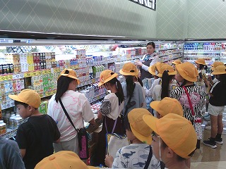 3年生 スーパーマーケット見学