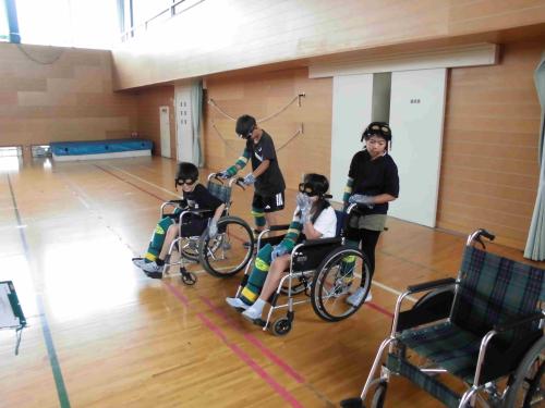 4年生総合的な学習の時間「シニア体験」