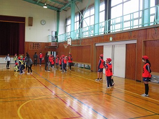 10月22日 全校リレーの練習を6年生が中心に!(全学年)