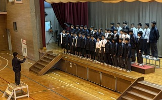 ステージでリハーサル ~「創夢祭」に向けて2年2組~