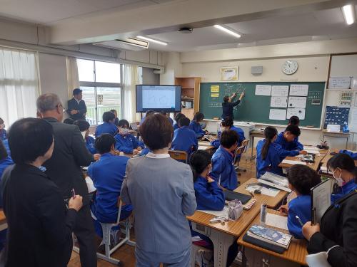 伊奈中生の授業の様子を見ていただきました