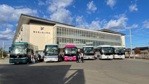 5年 宿泊学習に向けて出発しました