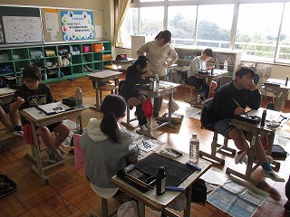 10月29日 思いや考えを習字の文字としてデザインしよう!(5年書写)