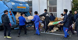 親子で協力!資源回収活動に笑顔と活気あふれる朝