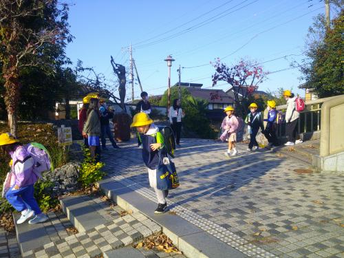 元気いっぱいあいさつ運動!!