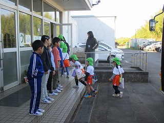 11月19日 秋のおもちゃ祭り開催!(1・2年生活科)