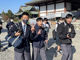 第2学年校外学習12「新勝寺境内を散策」