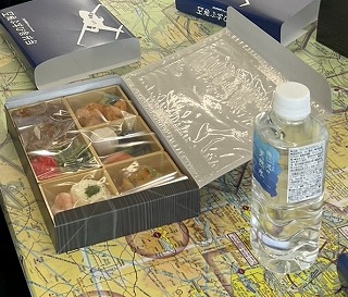 2年生校外学習20「機内食風のお弁当」