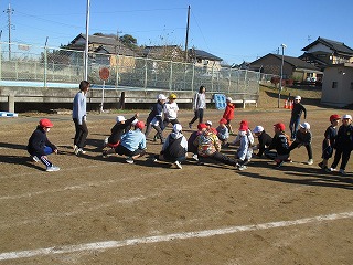 12月10日 業間休みに持久走練習に取り組みました!(全学年)