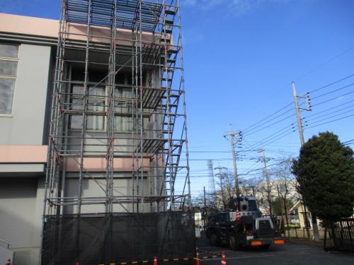 体育館ソーラーパネル工事が始まりました