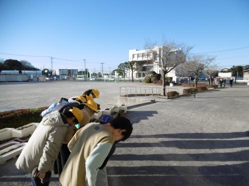 2/3(火)5年生あいさつ運動