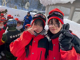 スキー宿泊学習10 スキーウェアを着てスキー場へ