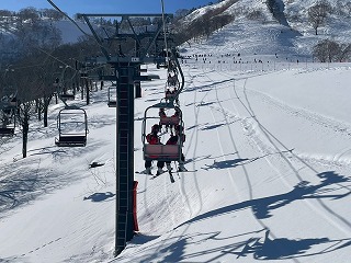 スキー宿泊学習30 リフトに乗って