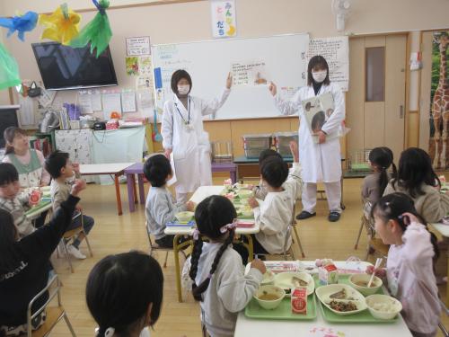 2月17日 小学生との交流(年長)&給食訪問🥄(全学年)