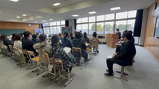 修学旅行の詳細説明 2年生保護者向け懇談会を開催
