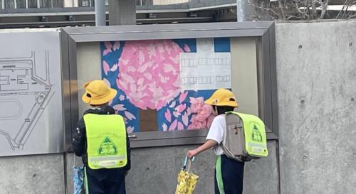 雪だるまから桜の掲示物に変わりました