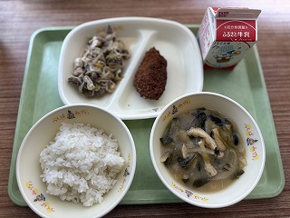 大根とほうれん草のみそ汁
