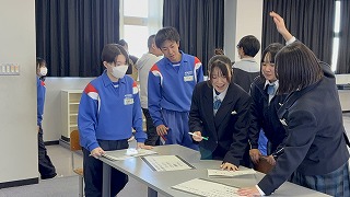 3年生を送る会 笑顔と歌声でつなぐ「上下一心(しょうかいっしん)」の絆