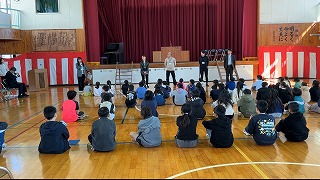 4月8日 学校運営協議会(Obari School Community)委員のみなさんの紹介を行いました!(全学年)