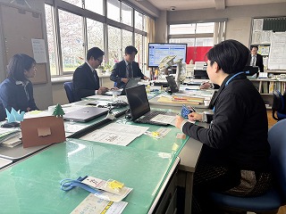 新年度初会議、アイスブレイクで笑顔広がる