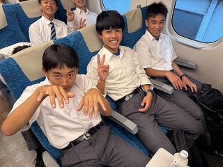 修学旅行5「東京駅を定刻に出発」