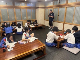 修学旅行25 「明日に向けての部屋長会議」1
