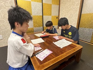 修学旅行64「最終日に向けて部屋長会議」2