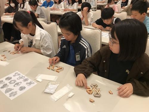 6年修学旅行 寄木造り体験