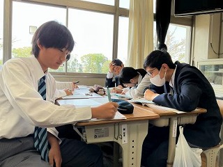 幼児の体の発達についてまとめる