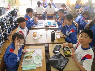 2年2組お弁当タイム